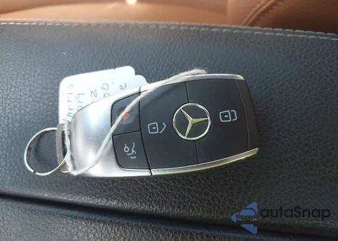 2019 Mercedes-Benz C 300 z USA, uszkodzony, nr VIN 55SWF8DB9KU294424